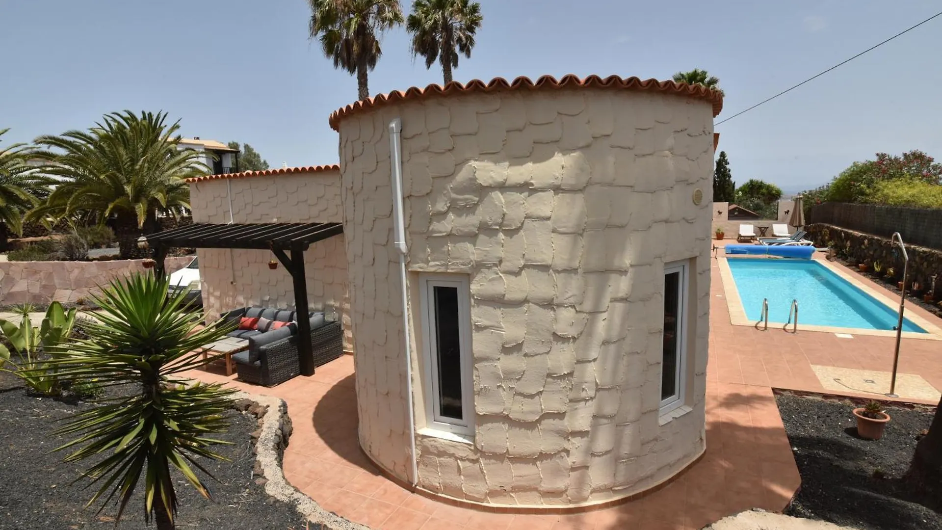Doce Palmeras, Stunning Villa In Beautiful Gardens La Oliva Spain