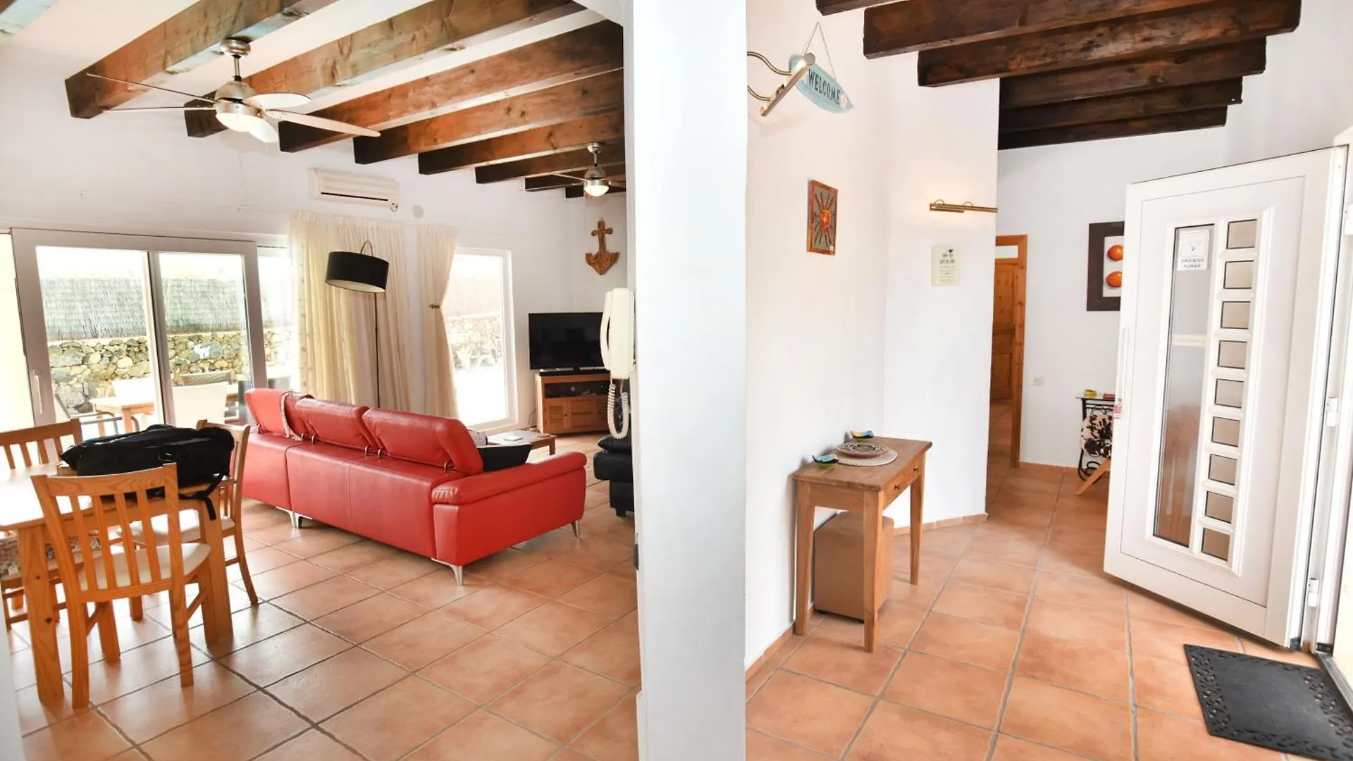 Doce Palmeras, Stunning Villa In Beautiful Gardens La Oliva