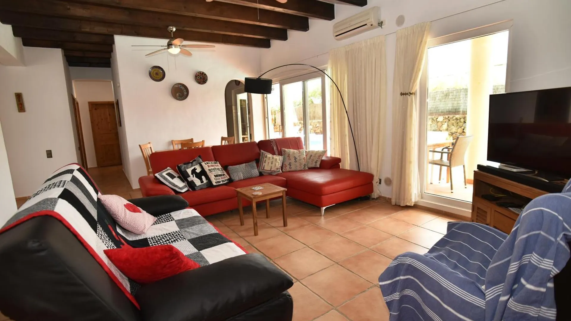 Doce Palmeras, Stunning Villa In Beautiful Gardens La Oliva